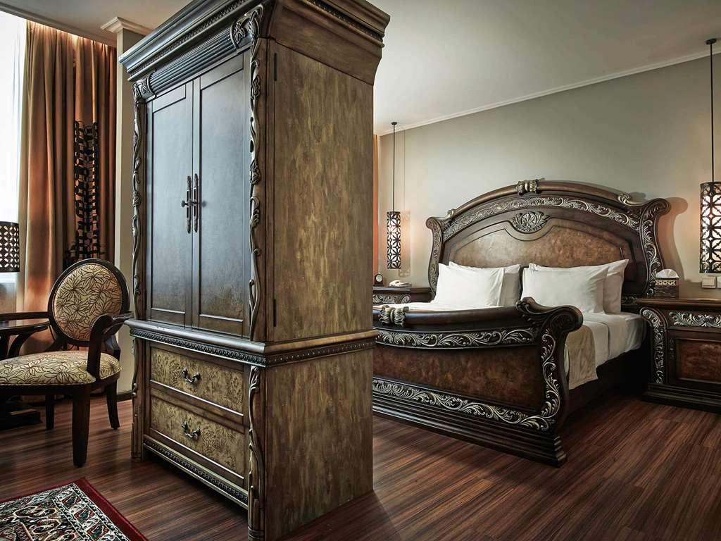 The Royal Surakarta Heritage - Handwritten Collection Стая снимка